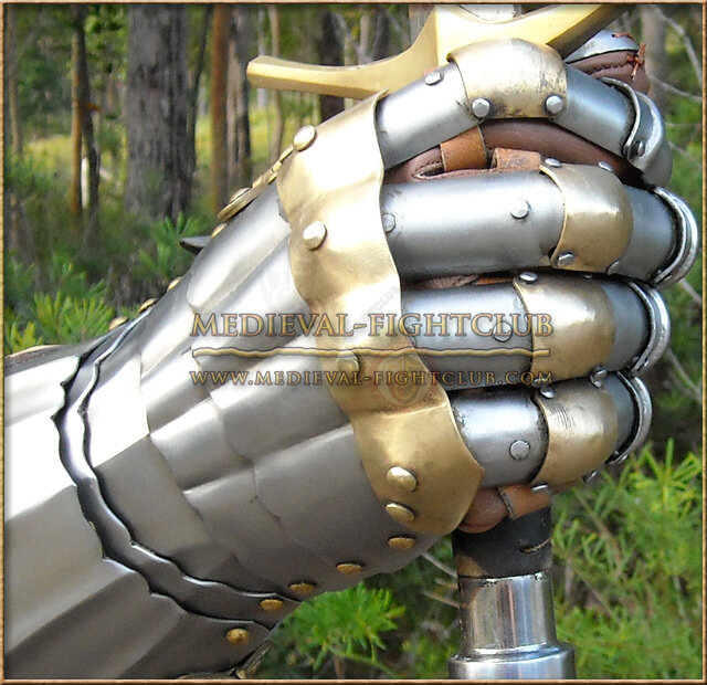 Gothic Fluted Gauntlets - Brass knuckles