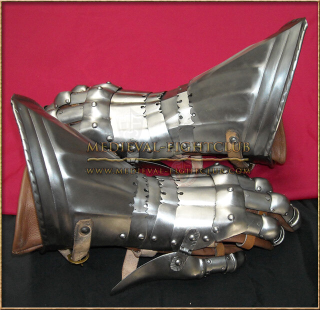 Gothic Fluted Gauntlets - patterned lames