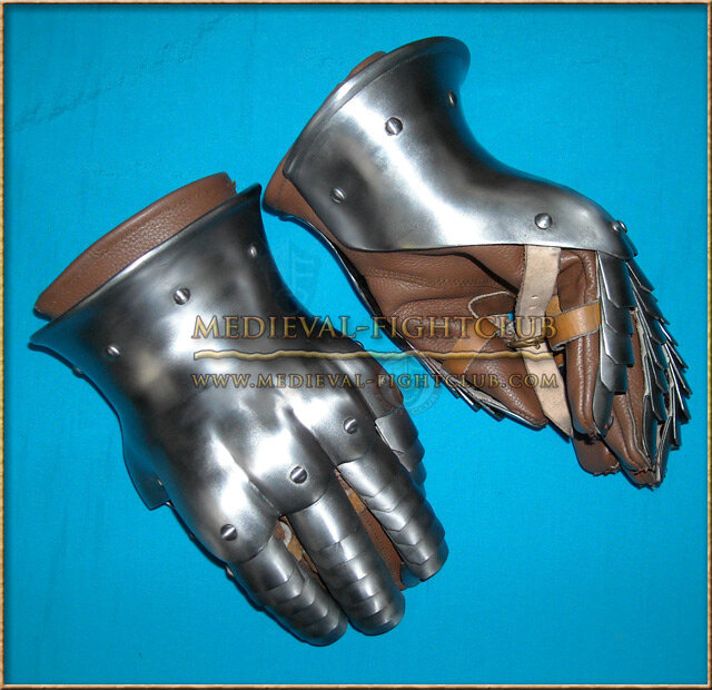 Hourglass Gauntlets - finger lames