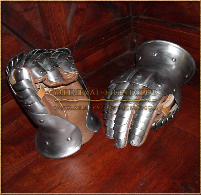 Hourglass Gauntlets - finger lames